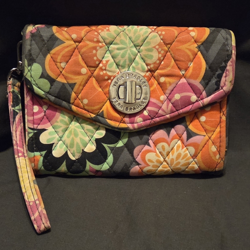 Vera Bradley Ziggy Zinnia Patterned Turnlock Wristlet Wallet